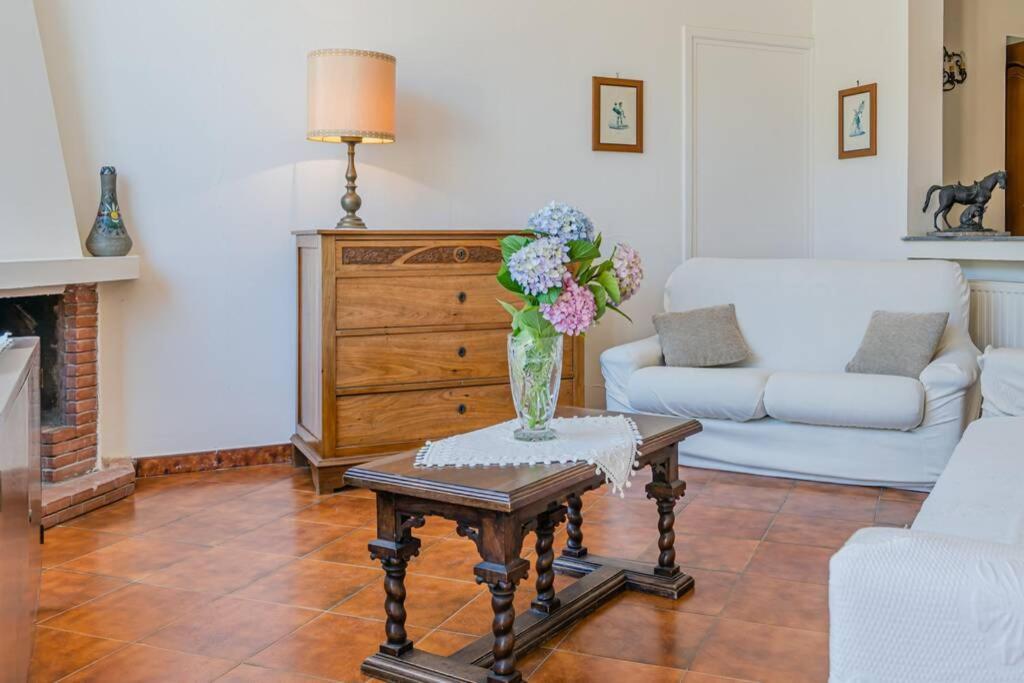 Casa Gege', For Up To 5 Guests, Shared Pool, Sorrento Center Lägenhet Exteriör bild